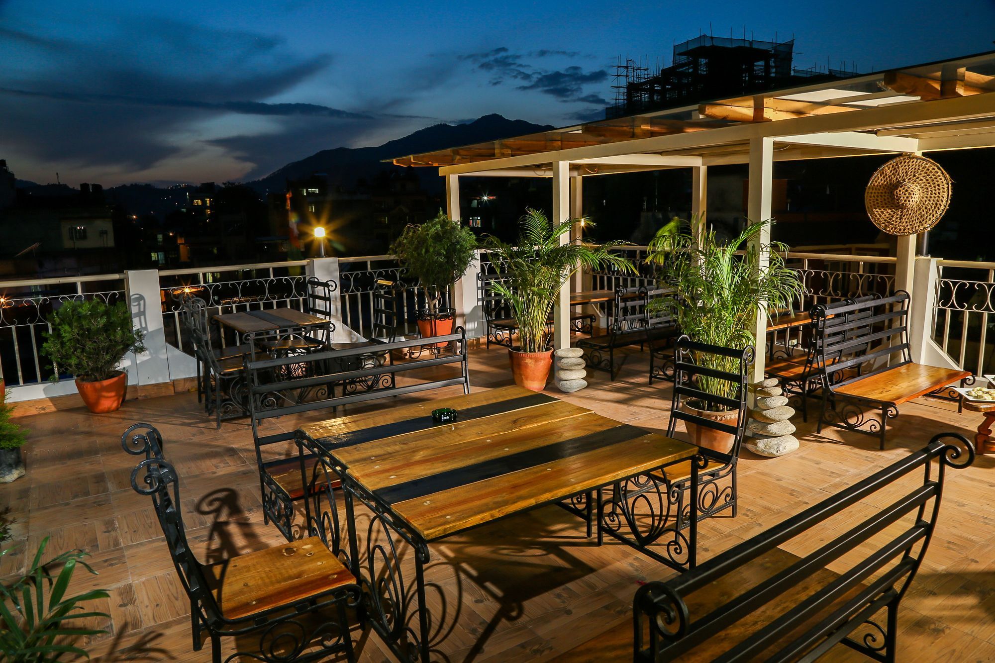 Hotel Himalayan Oasis Катманду Экстерьер фото