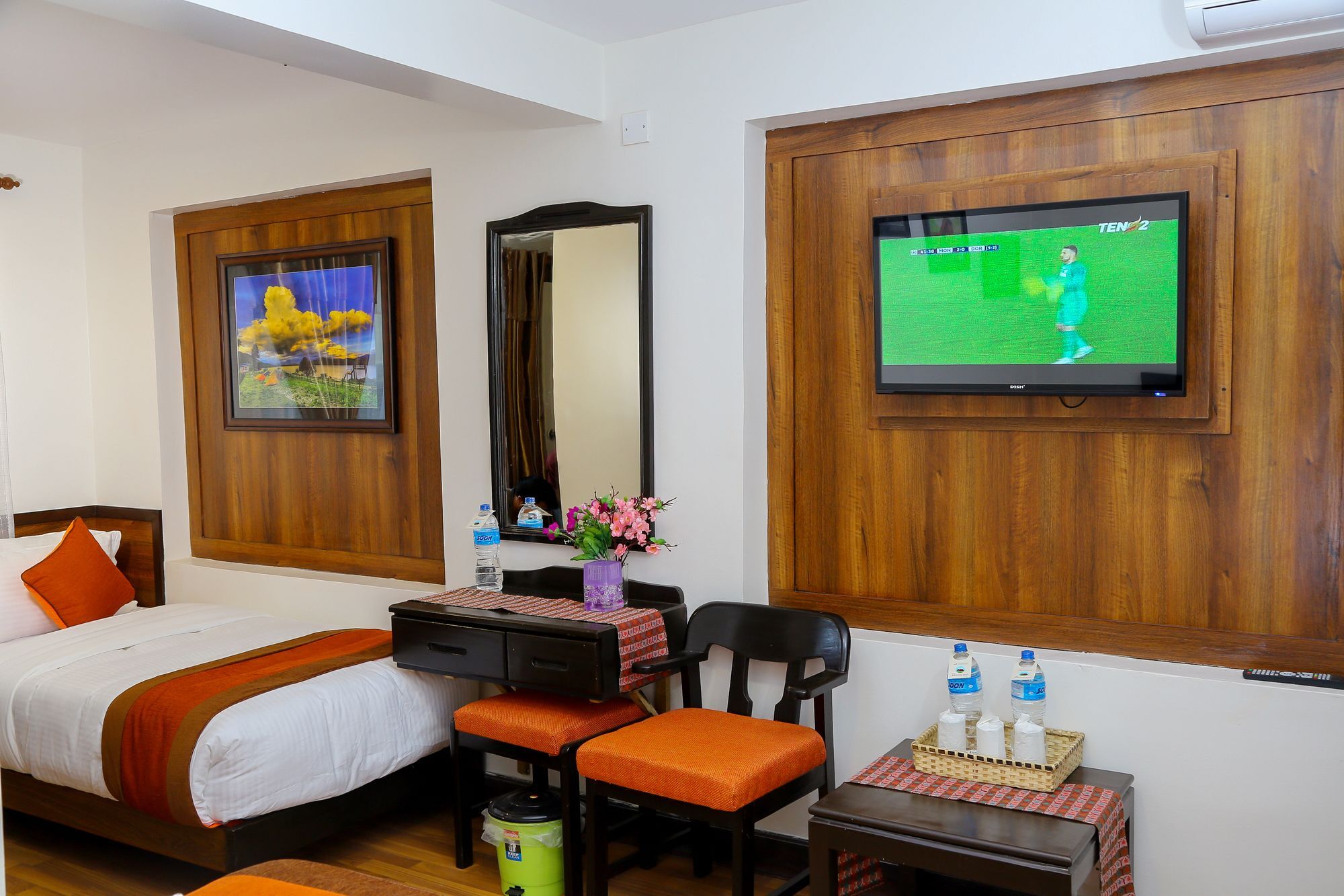 Hotel Himalayan Oasis Катманду Экстерьер фото